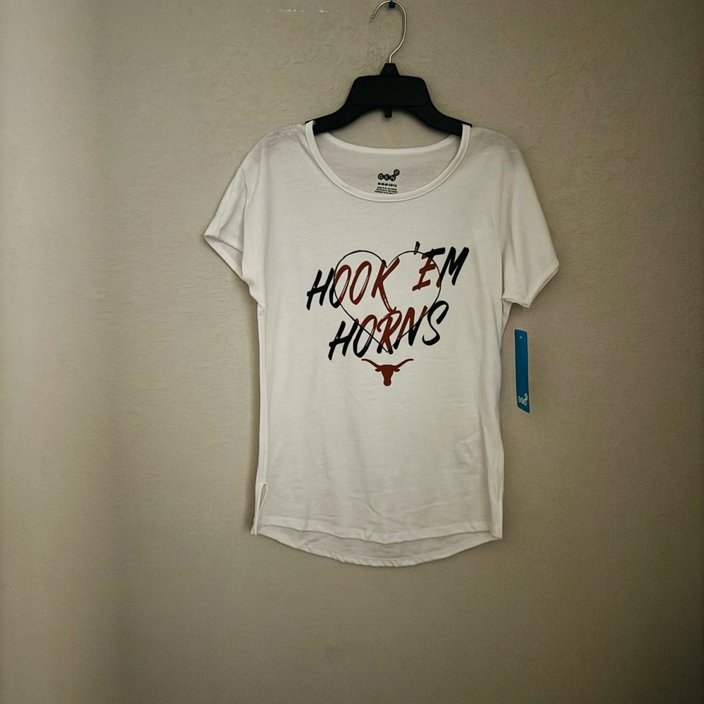 white, snug fitted hook em’ horns shirt